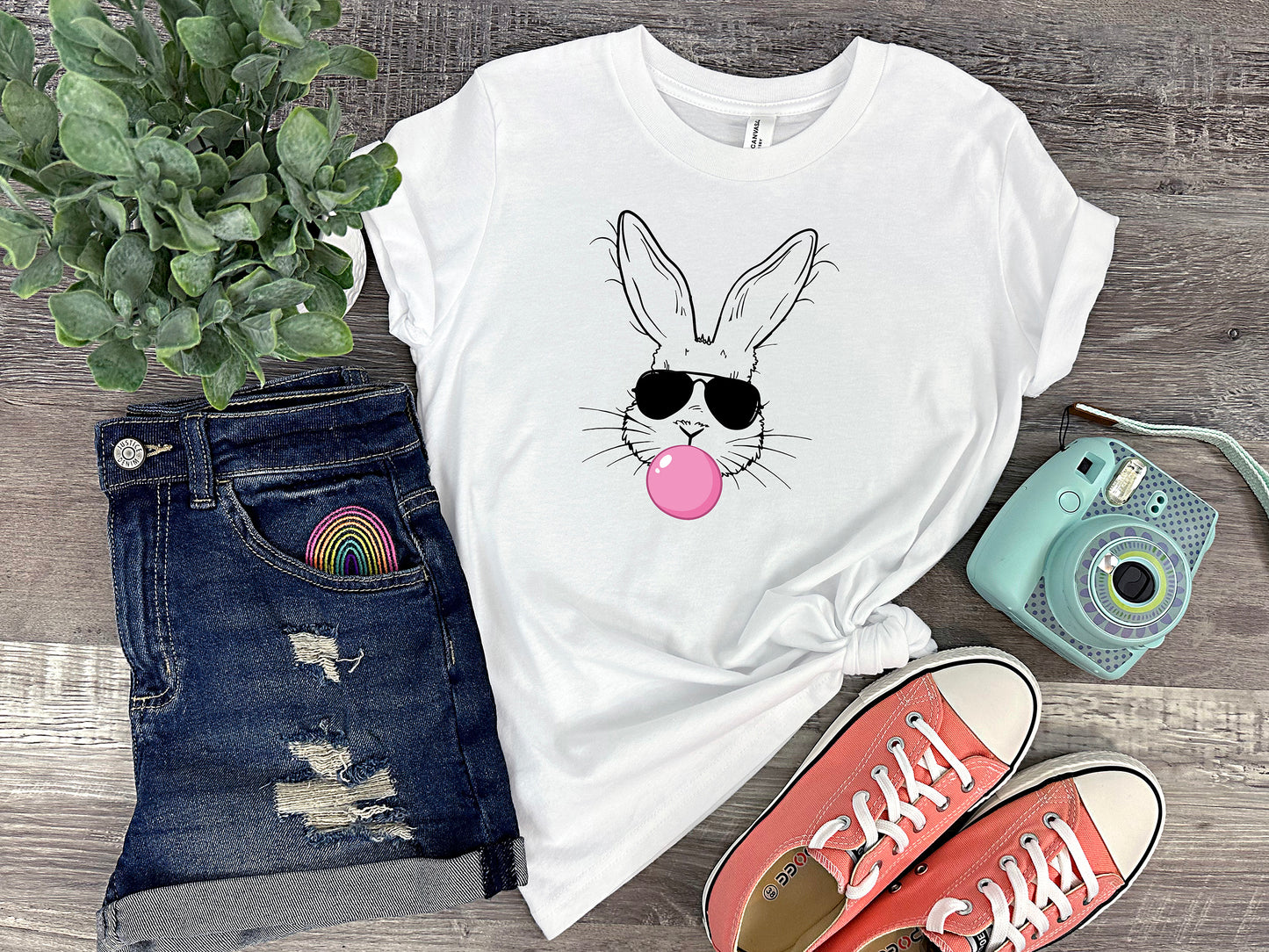 Cool Rabbit with Bubblegum and Sunglasses Kids' T-shirt